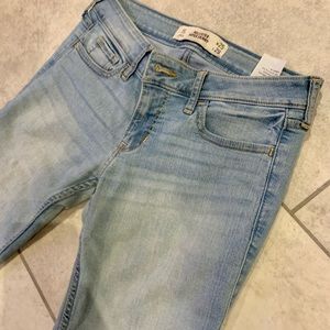 Ligh wash skinny jeans